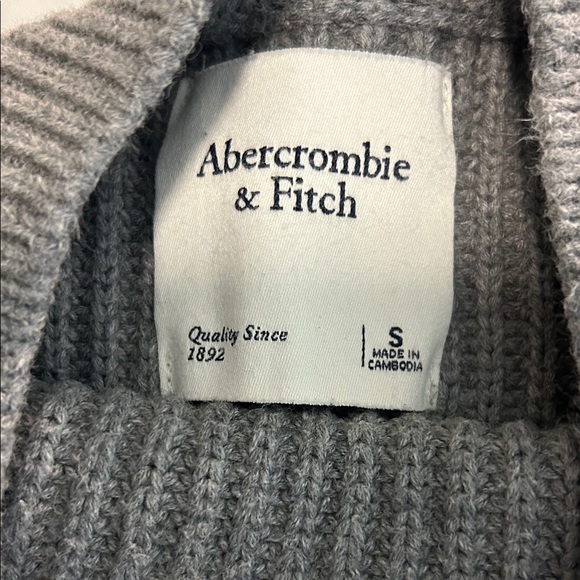 Abercrombie & Fitch Wedge Crew Gray Sweater Size Small - Picture 6 of 9
